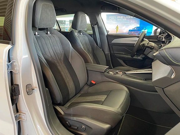 Peugeot 408 8 of 13