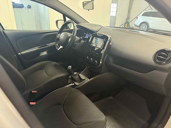 Renault Clio 10 of 11