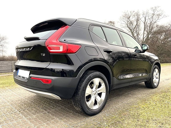 Volvo XC40 5 of 10