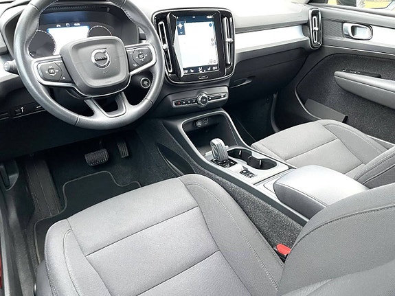 Volvo XC40 3 of 10