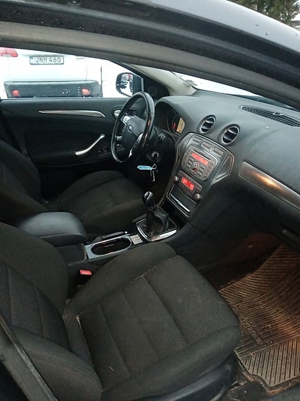 Ford Mondeo 16 of 19