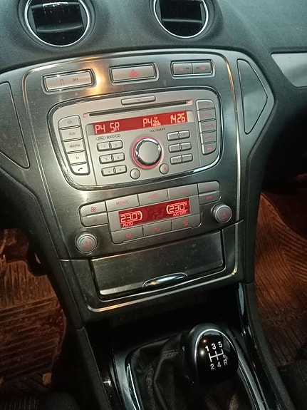 Ford Mondeo 13 of 19