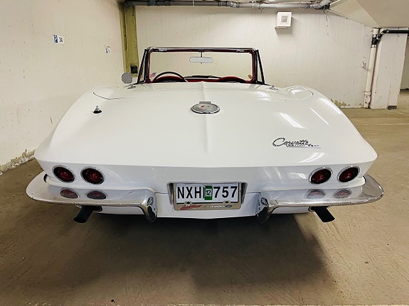 Chevrolet Corvette 4 of 13