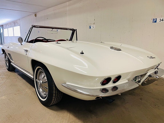 Chevrolet Corvette 3 of 13