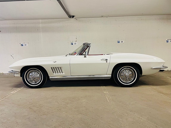 Chevrolet Corvette 2 of 13