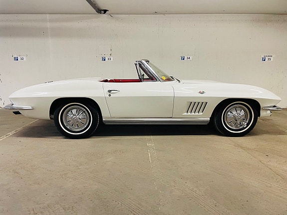 Chevrolet Corvette 6 of 13