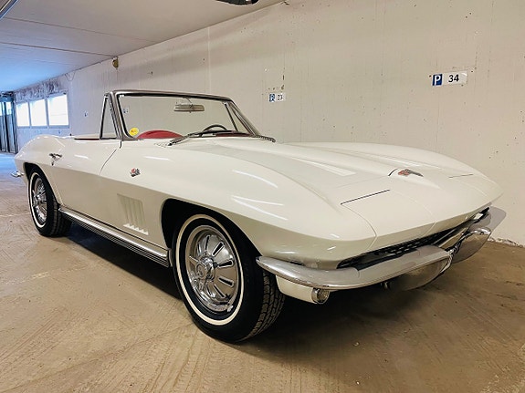 Chevrolet Corvette 7 of 13