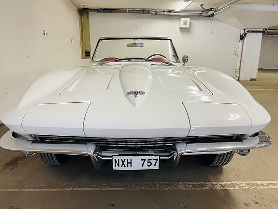 Chevrolet Corvette 8 of 13