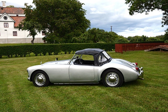 MG M 3 of 5