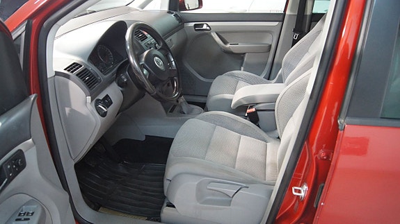 Volkswagen Touran 5 of 5