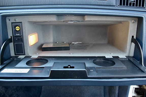 Cadillac Deville 10 of 13