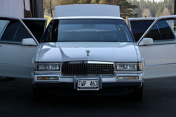 Cadillac Deville 3 of 13