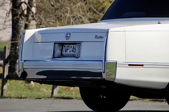 Cadillac Deville 4 of 13