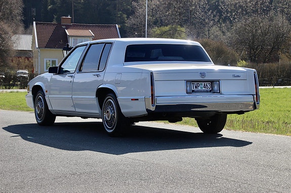 Cadillac Deville 7 of 13