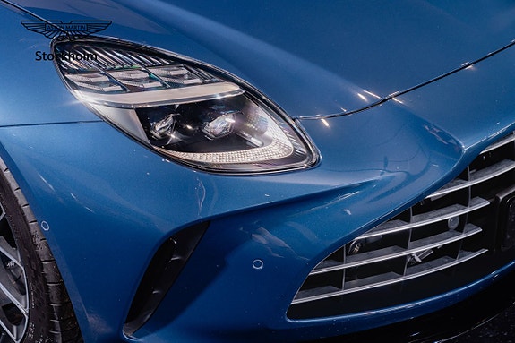 Aston Martin Vantage 6 of 18