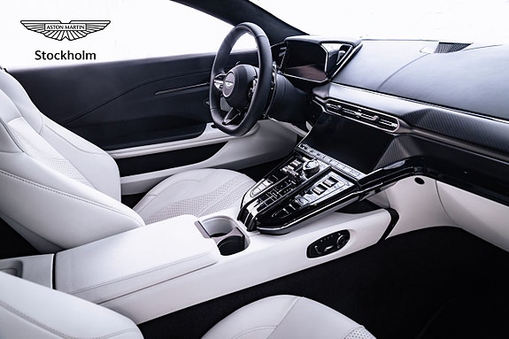 Aston Martin Vantage 12 of 18
