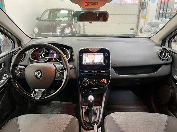 Renault Clio 10 of 19