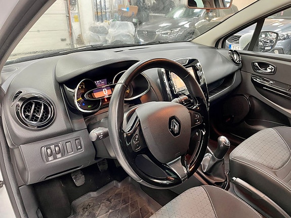 Renault Clio 8 of 19