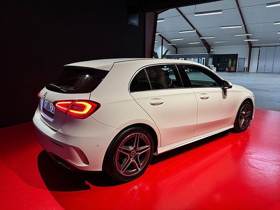 Mercedes-Benz A200 2 of 5