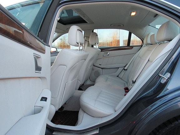 Mercedes-Benz E350 12 of 16