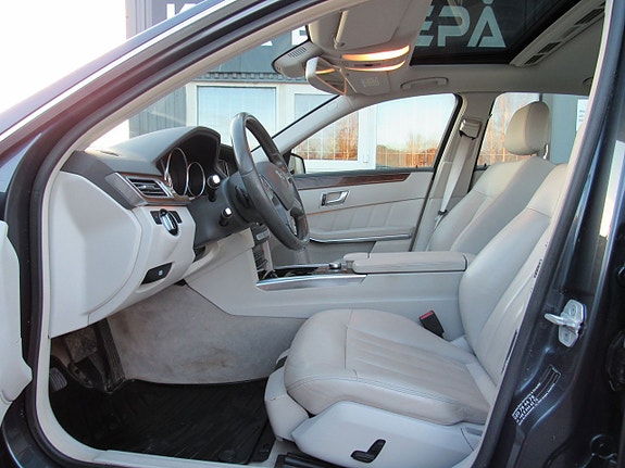 Mercedes-Benz E350 11 of 16