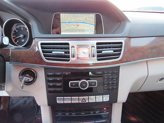 Mercedes-Benz E350 15 of 16