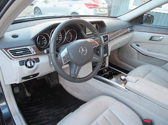 Mercedes-Benz E350 10 of 16