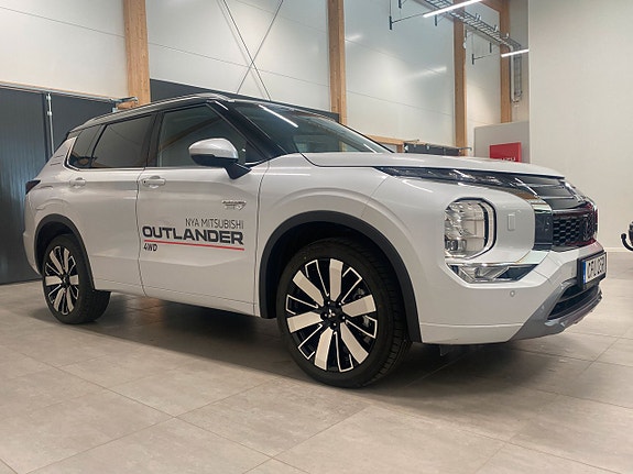 Mitsubishi Outlander 2 of 22