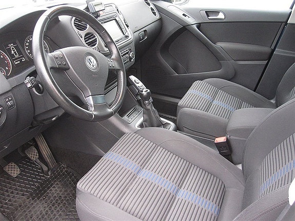 Volkswagen Tiguan 2 of 5
