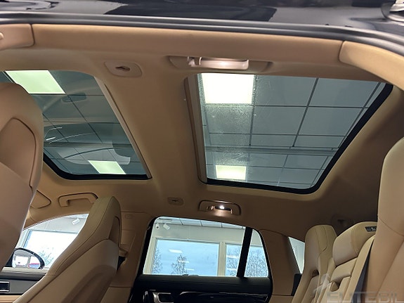 Porsche Panamera 4 15 of 26