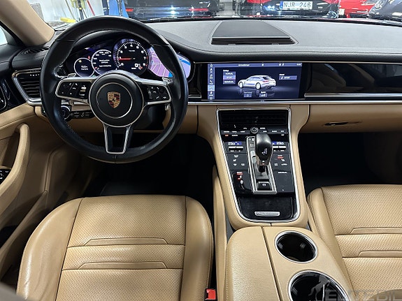 Porsche Panamera 4 10 of 26