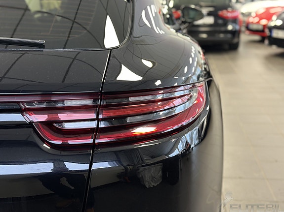Porsche Panamera 4 5 of 5