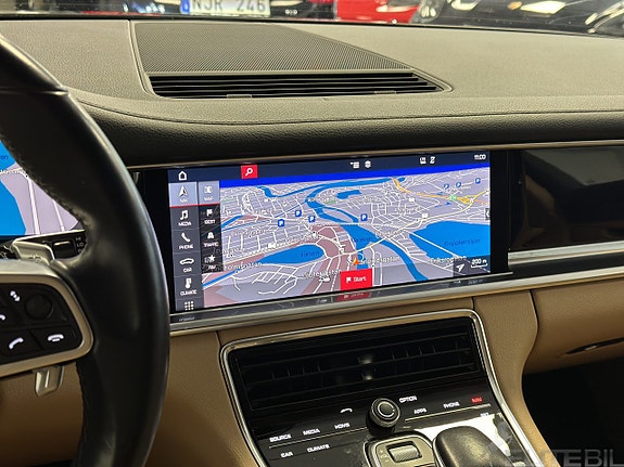Porsche Panamera 4 17 of 26