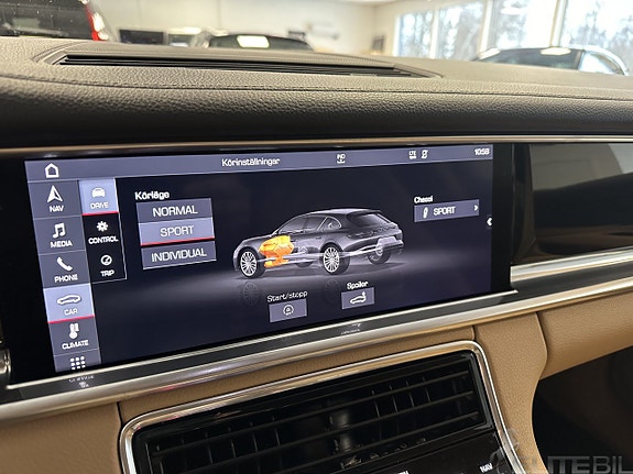 Porsche Panamera 4 12 of 26