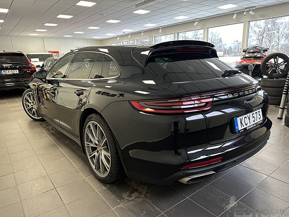 Porsche Panamera 4 3 of 5