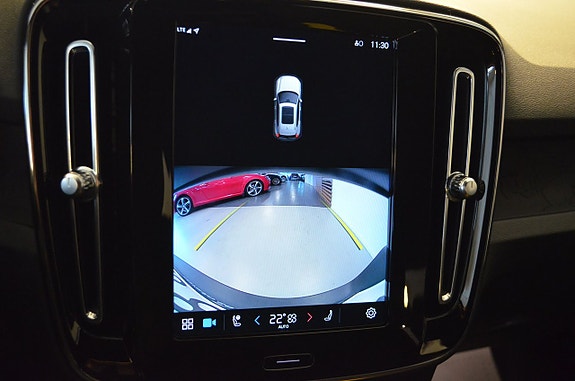 Volvo XC40 10 of 20