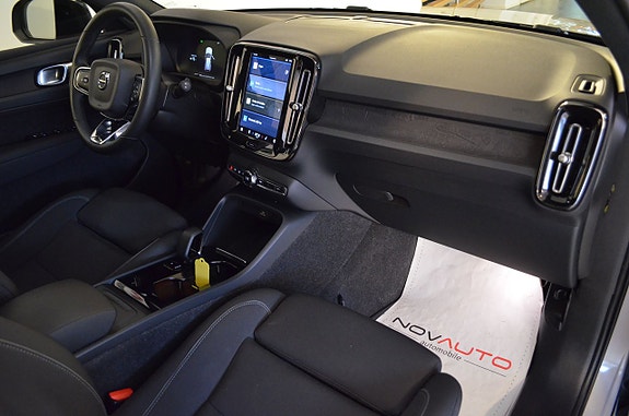 Volvo XC40 14 of 20