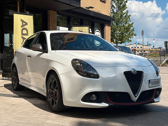 Alfa Romeo Giulietta 2 of 11