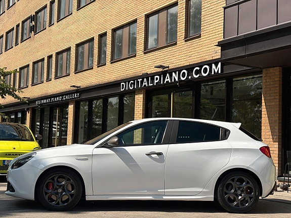 Alfa Romeo Giulietta 3 of 11