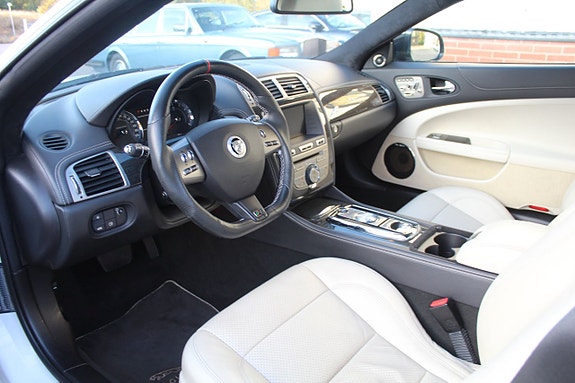 Jaguar XKR 4 of 13
