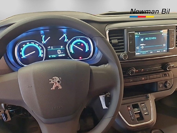 Peugeot e-Expert 11 of 16