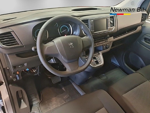 Peugeot e-Expert 8 of 16