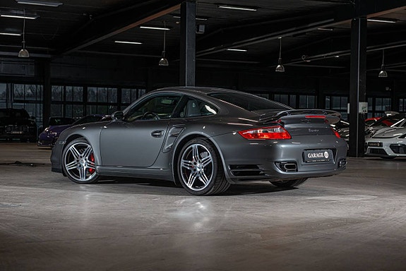 Porsche 911 4 of 5