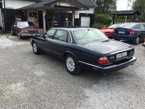 Jaguar XJ 17 of 24