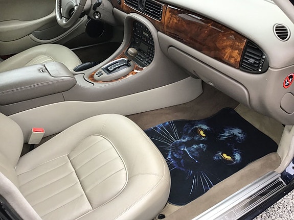 Jaguar XJ 21 of 24
