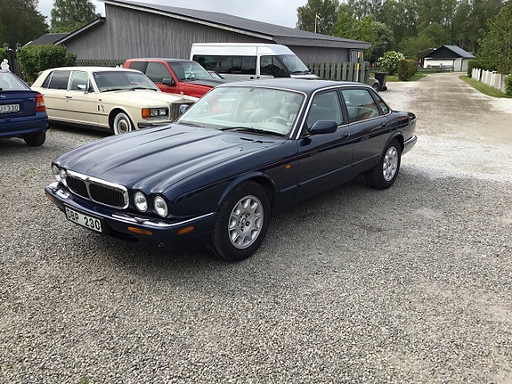 Jaguar XJ 19 of 24