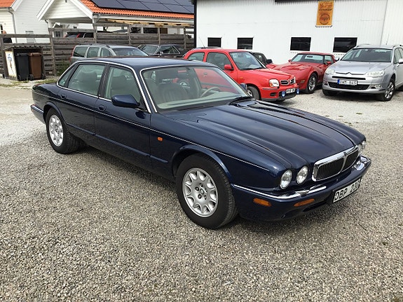 Jaguar XJ 14 of 24