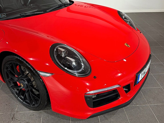 Porsche 911 Carrera 4 GTS 7 of 18