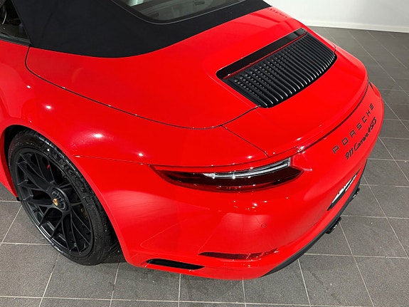 Porsche 911 Carrera 4 GTS 8 of 18
