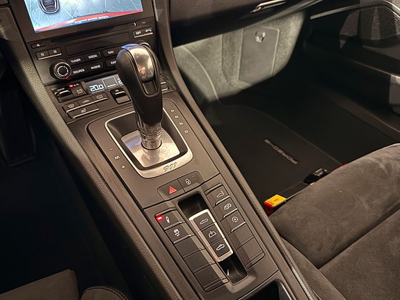 Porsche 911 Carrera 4 GTS 17 of 18
